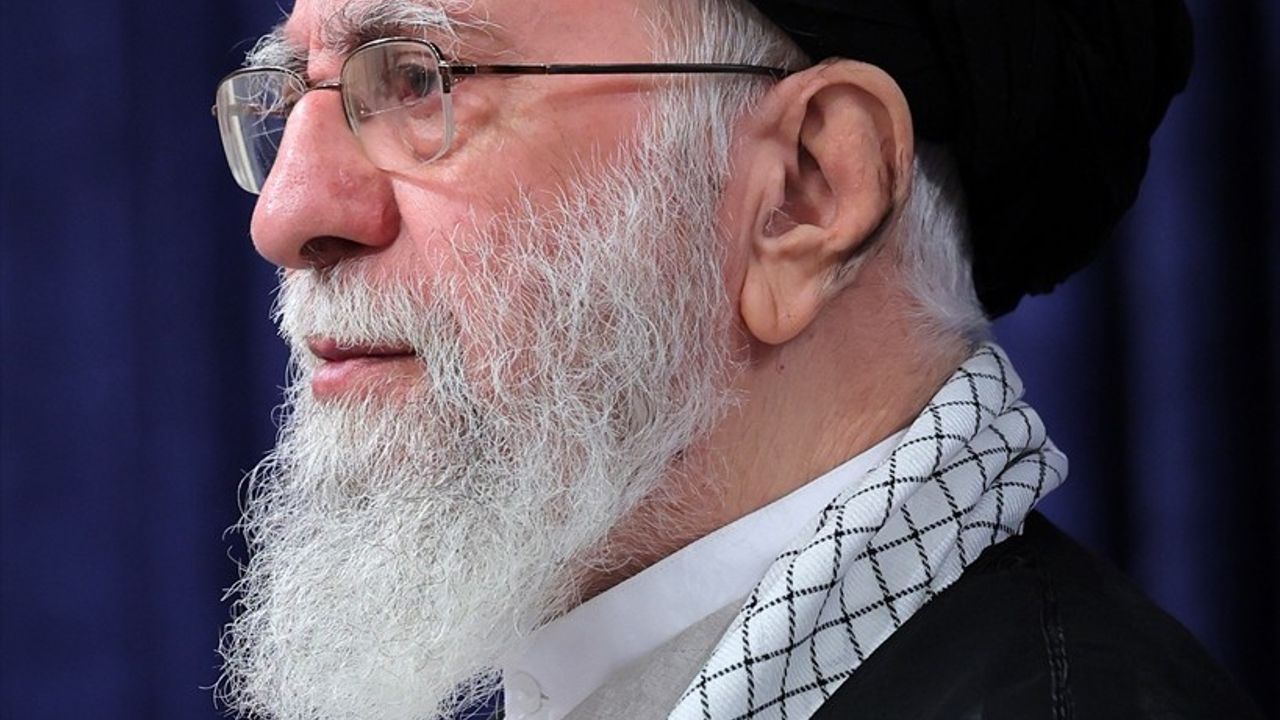 İran Lideri Hamaney, ABD ve İsrail'e Karşı Daha Büyük Darbeler İndirebileceklerini Açıkladı
