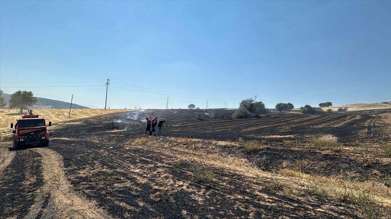 Isparta'da Ekin Tarlasında Yangın Kontrol Altına Alındı