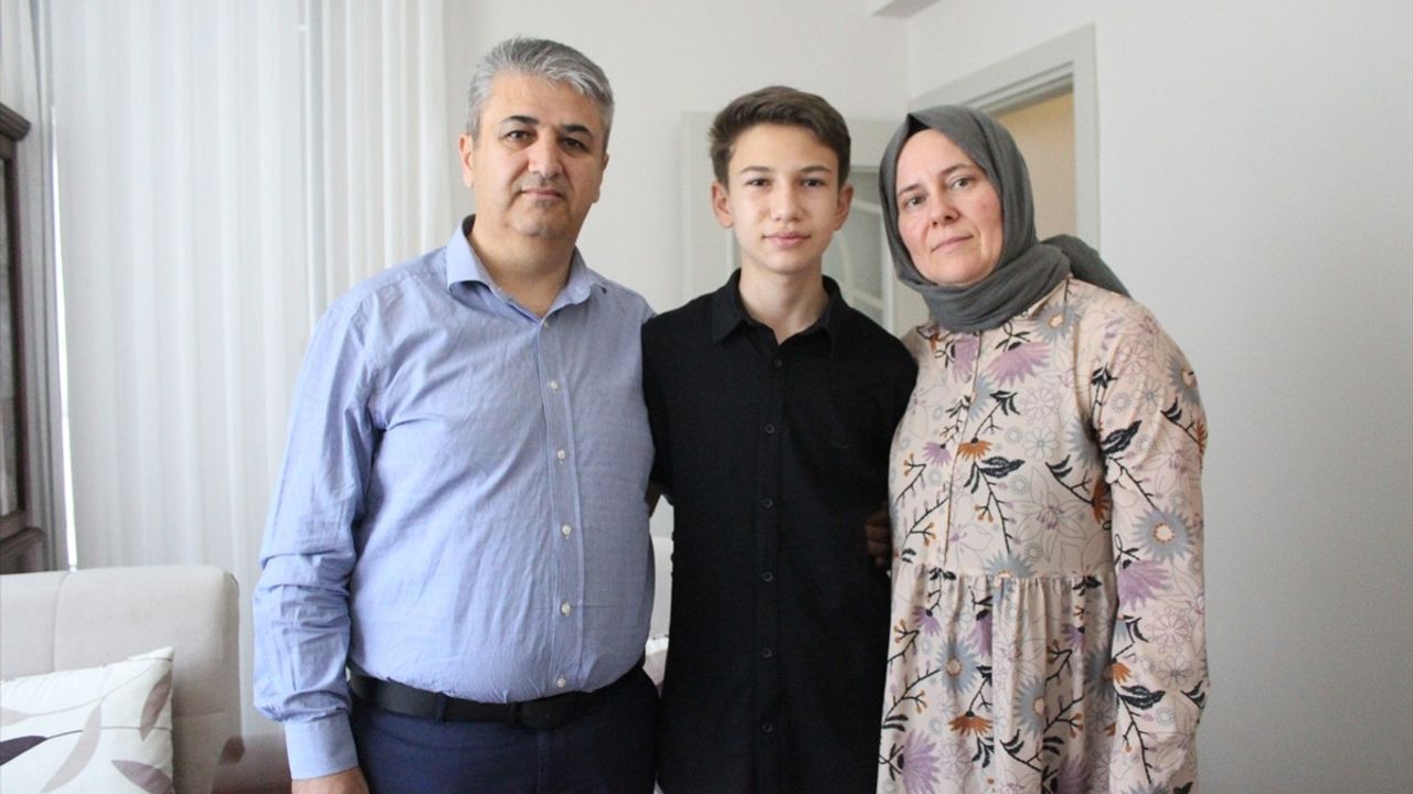 Ispartalı Öğrenci LGS'de 500 Puan Alarak Türkiye Birincisi Oldu