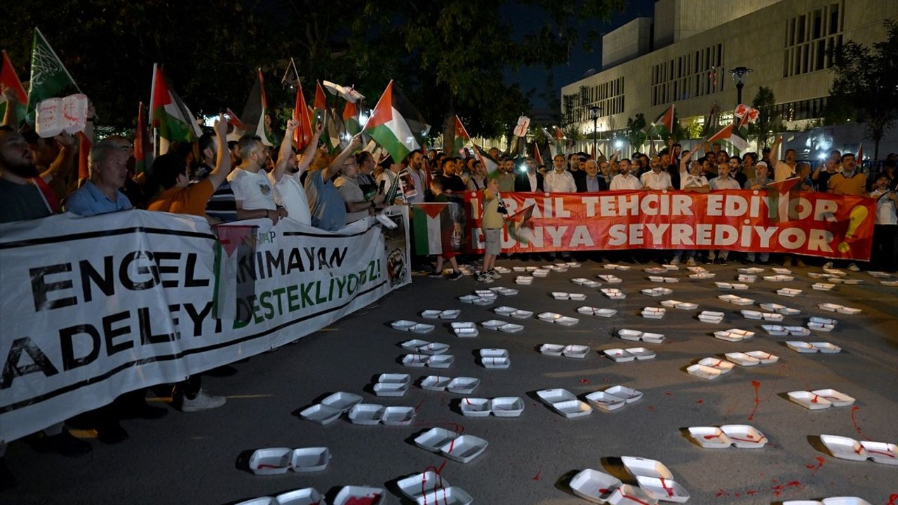 İsrail'in Gazze'ye Saldırıları Protesto Edildi