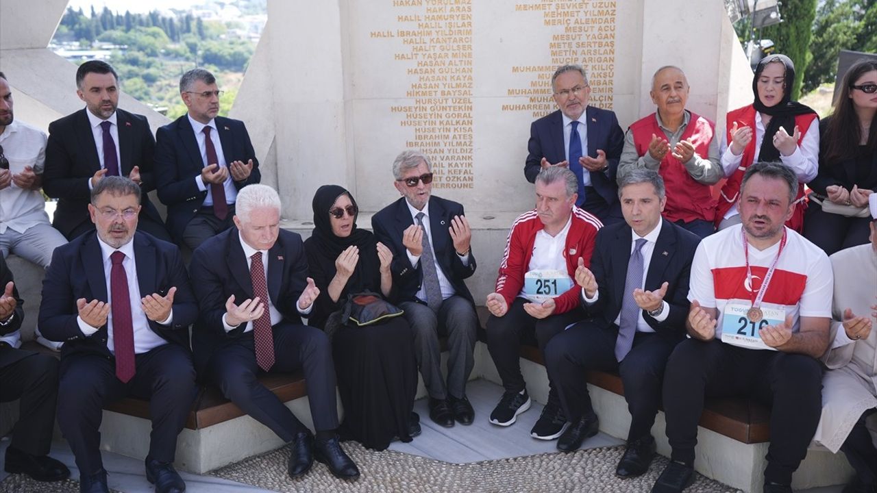 İstanbul'da 15 Temmuz Şehitleri Anıtı'nda Kur'an-ı Kerim Okundu