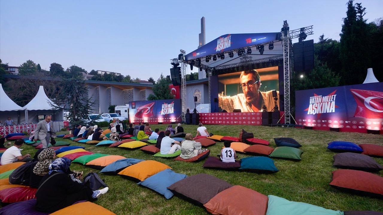İstanbul'da 15 Temmuz Temalı Açık Hava Film Gösterimi Gerçekleştirildi