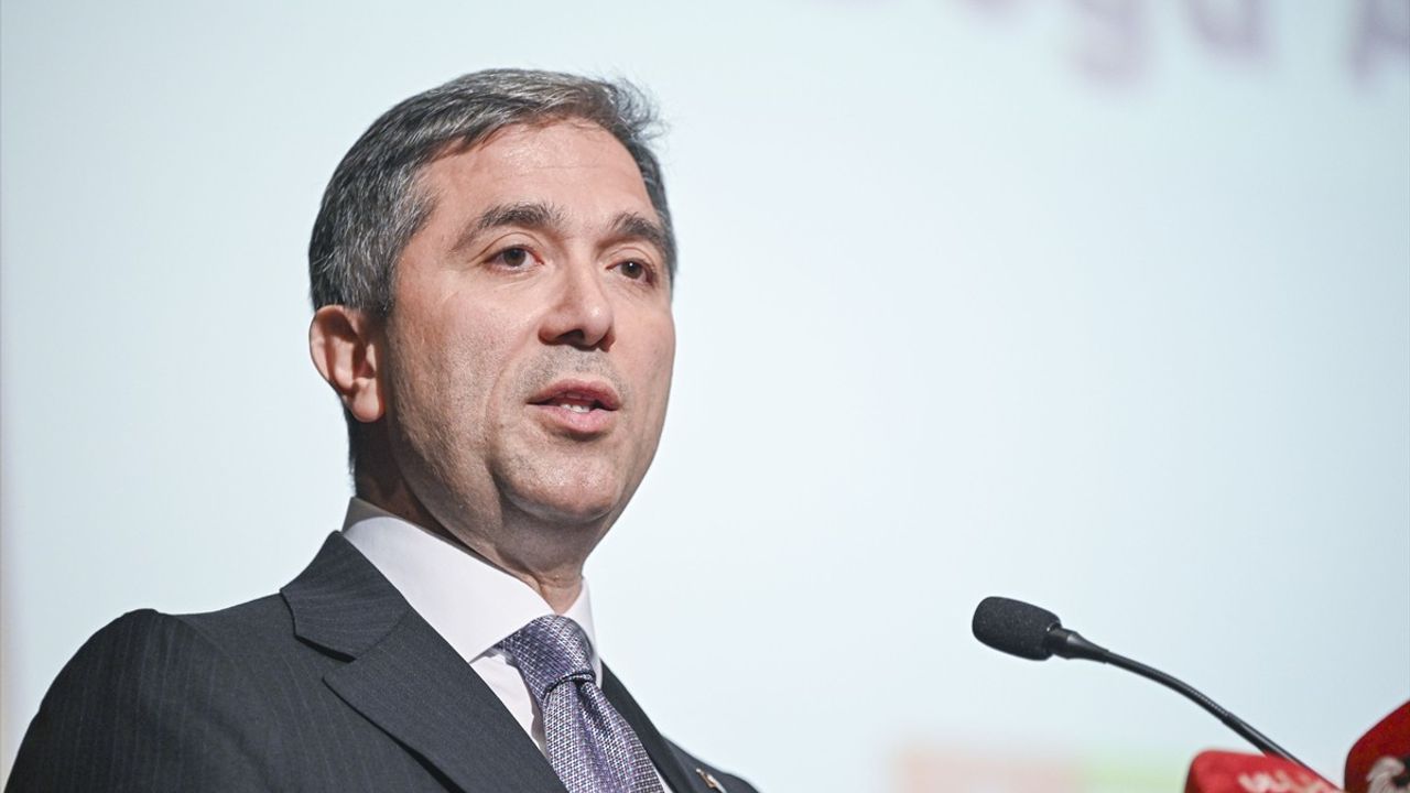 İstanbul'da 'Doğu Akdeniz-Karadeniz Konferansı' Başladı