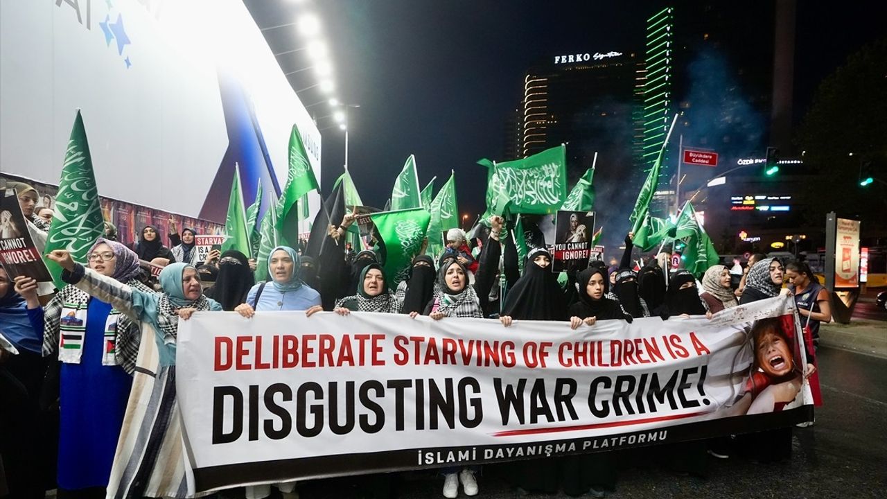 İstanbul'da İsrail'in Gazze Saldırıları Protesto Edildi