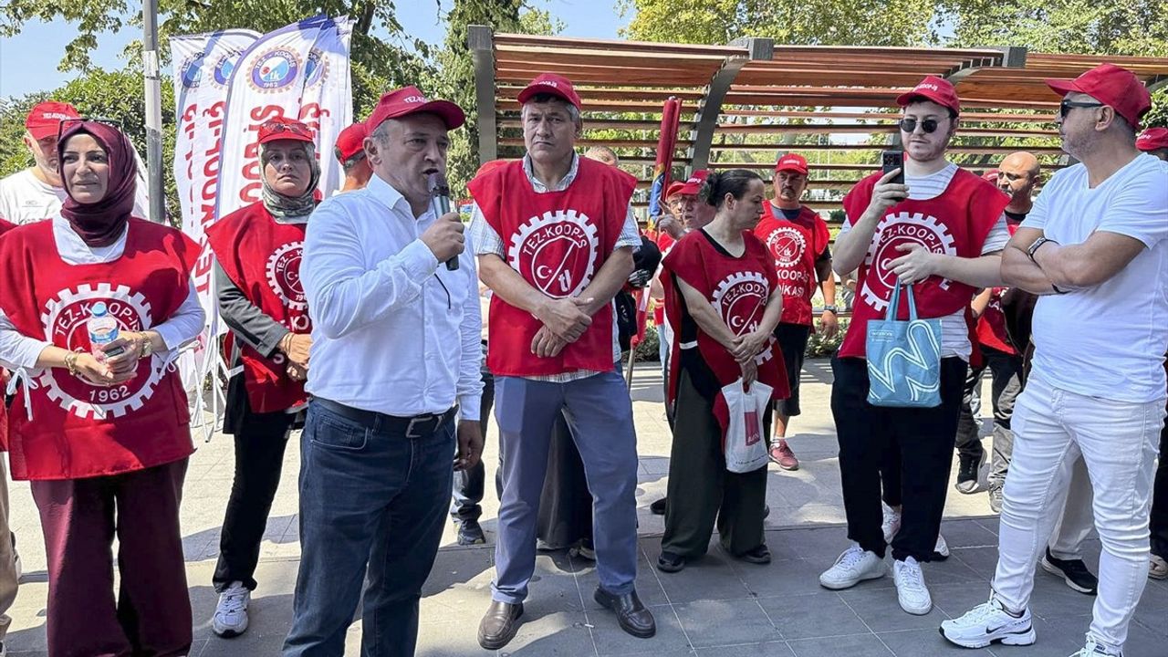İstanbul'da Kamu İşçileri Zam Görüşmeleri İçin Bir Araya Geldi