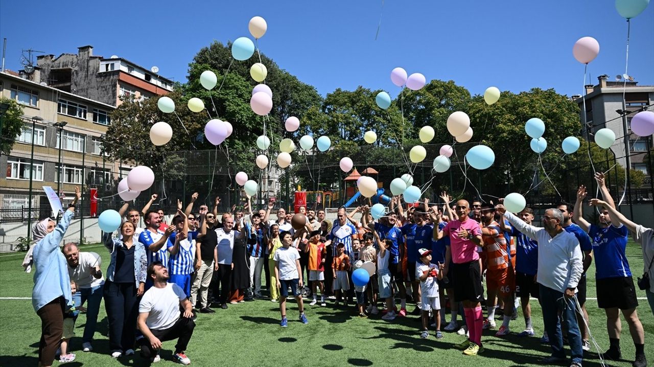 İstanbul'da Kanseri Yenen Gencin Halı Saha Maçı Gerçekleşti