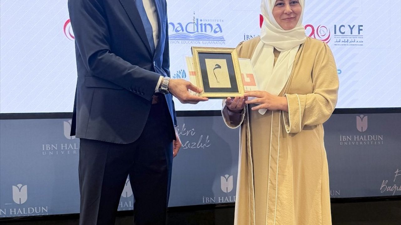 İstanbul'da Uluslararası Müslüman Gençlik Toplantısı Kapanış Töreni Gerçekleşti