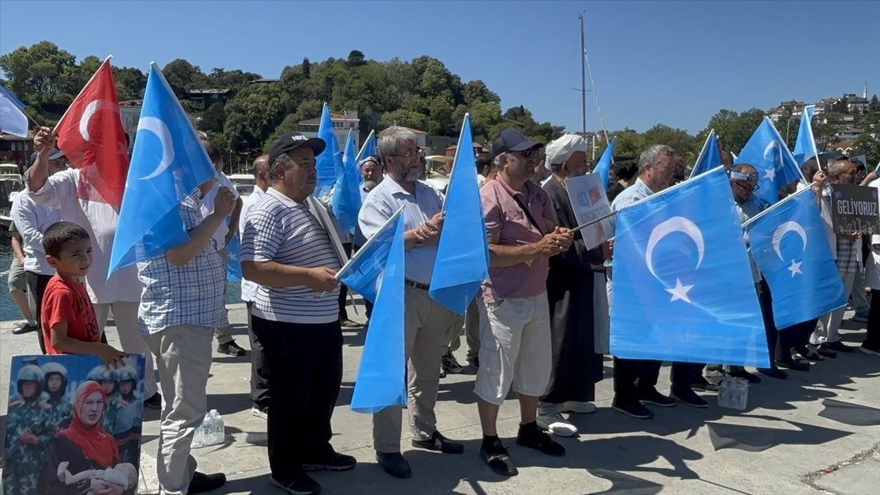 İstanbul'da Urumçi Olayları İçin Protesto Düzenlendi