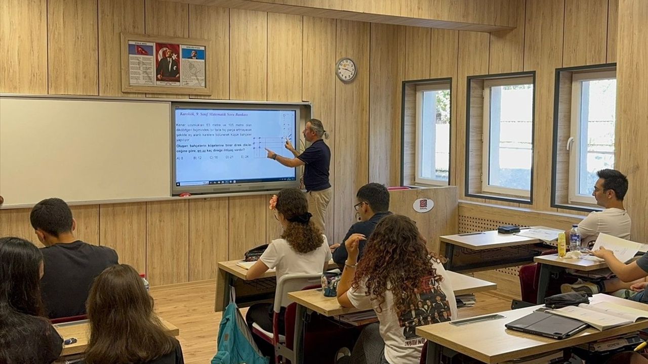 İstanbul'da Yaz Okulları ve Destekleme Kursları Eğitimleri Başladı