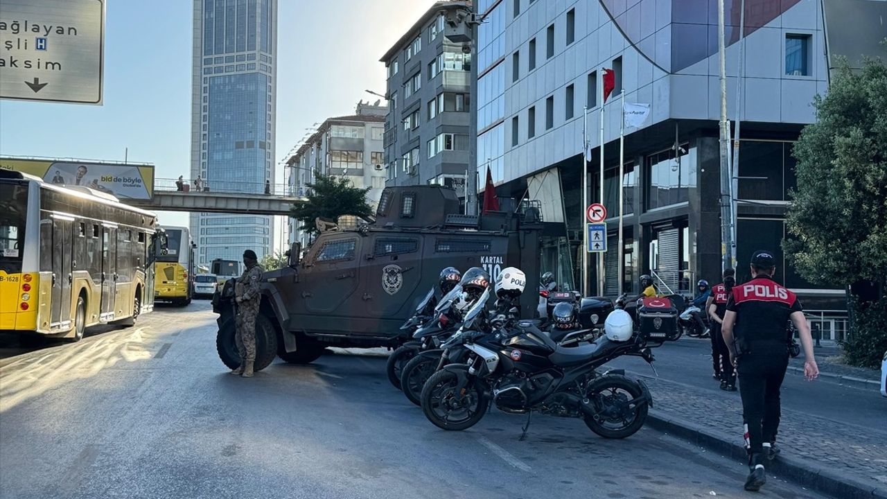 İstanbul Şişli'de Polisten 'Huzur' Uygulaması: GBT Kontrolleri ve Araç Denetimleri Yapıldı