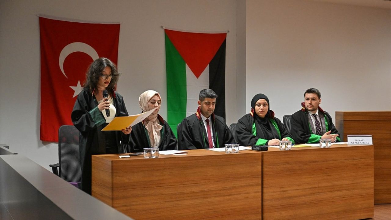 İstanbul Ticaret Üniversitesi'nde İsrail, Gazze'deki Soykırım Suçlarından Yargılandı