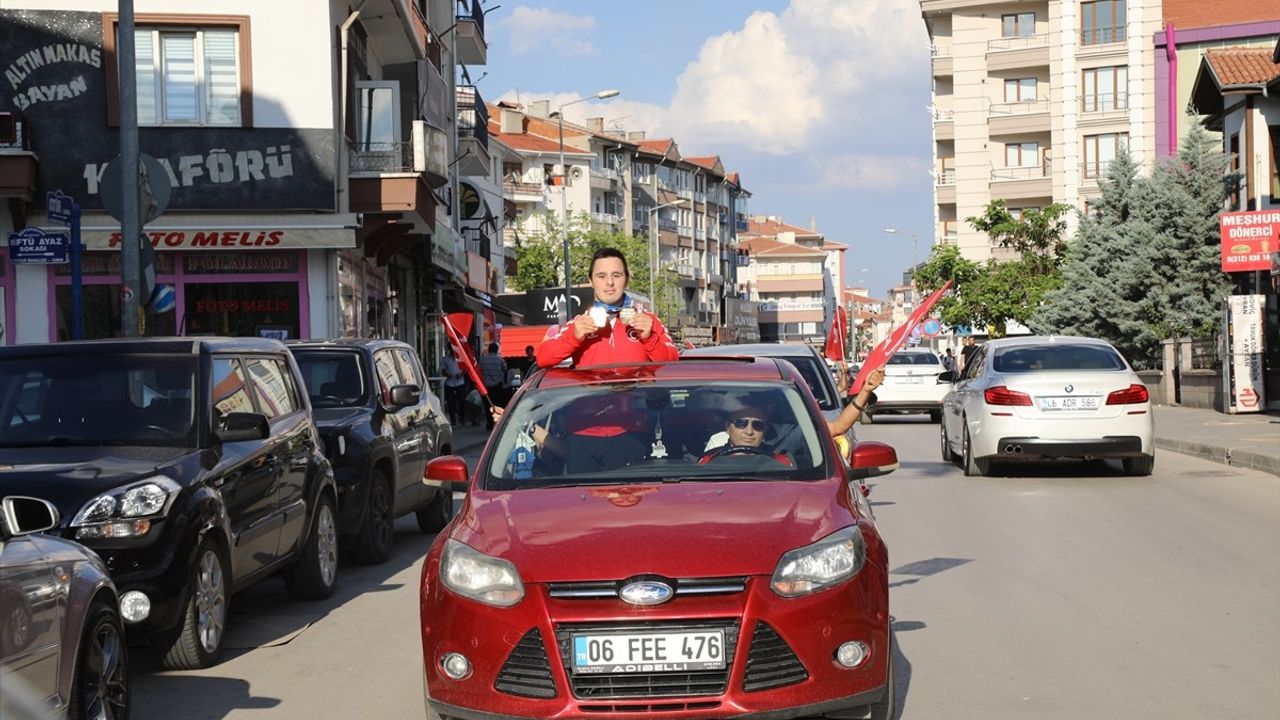 İsveç'te Altın Madalya Kazanan Judocu Ahmet Ünal İçin Karşılama Töreni Düzenlendi