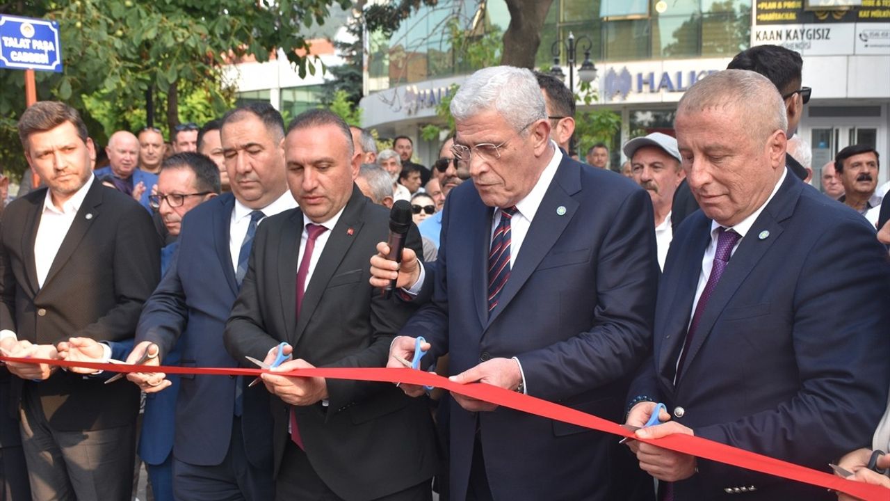 İYİ Parti Genel Başkanı Müsavat Dervişoğlu, Afyonkarahisar'da Vişne ve Eber Sarısı Festivali'ne Katıldı