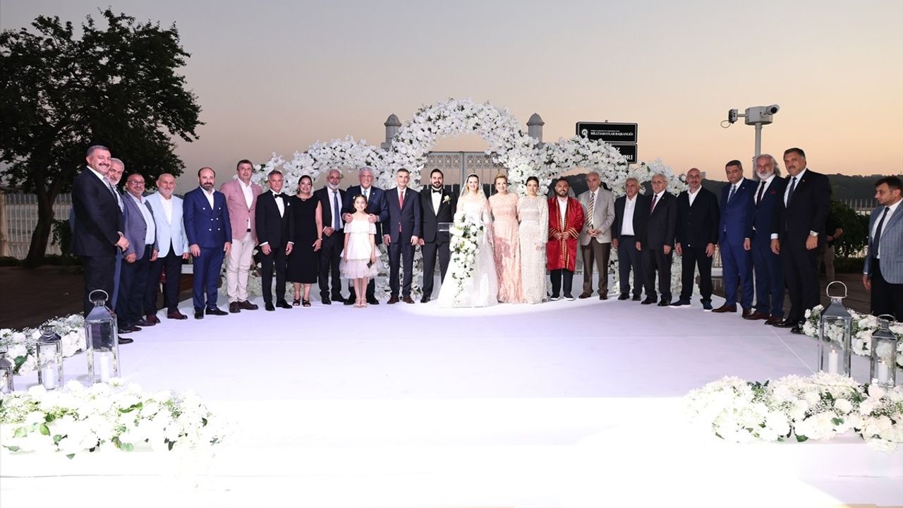 İYİ Parti Genel Başkanı Müsavat Dervişoğlu, Nikah Şahidliği Yaptı