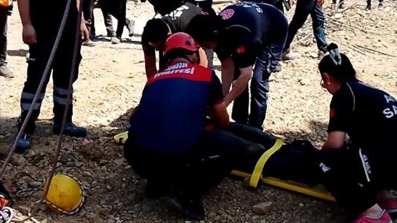 İzmir Aliağa'da Kuyuya Düşen Kişi İtfaiye Ekipleri Tarafından Kurtarıldı
