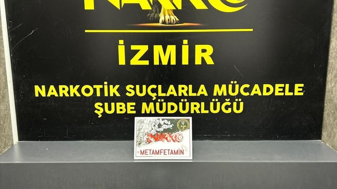İzmir'de 4 Kilo 52 Gram Uyuşturucu Ele Geçirildi, 2 Şüpheli Tutuklandı
