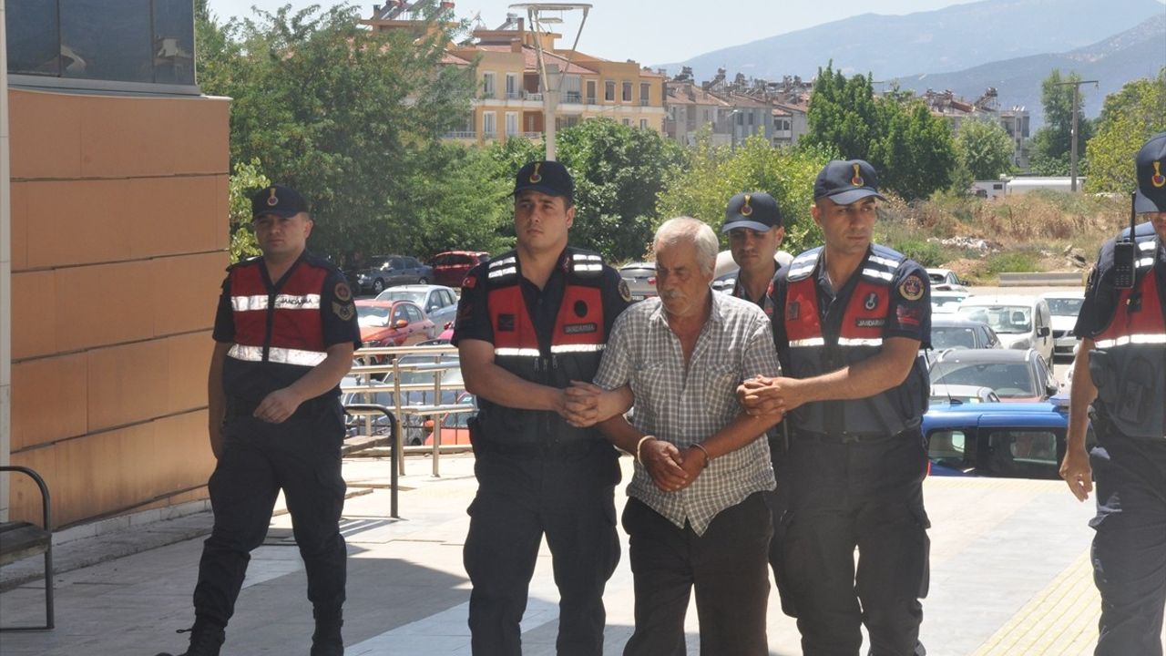 İzmir'de Arazi Anlaşmazlığı Sonucu 3 Kardeşin Cenazesi Defnedildi