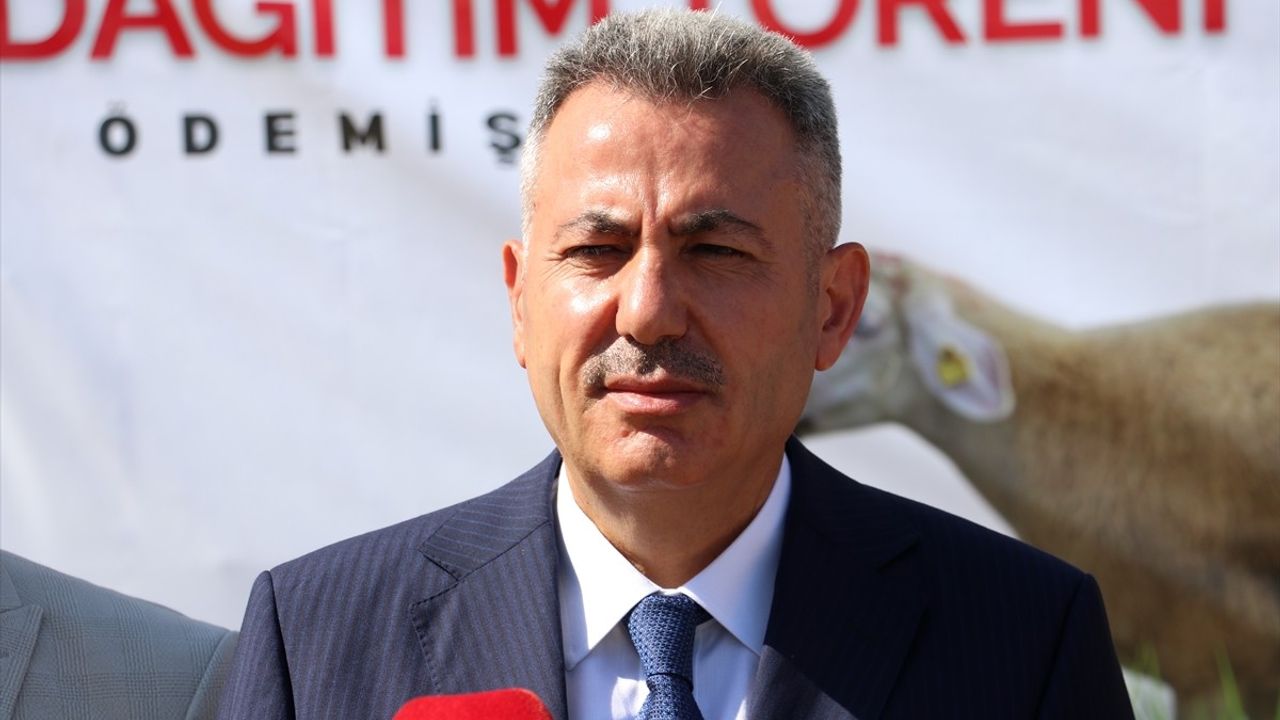 İzmir'de Orman Yangınları Sonrası Hayvan ve Arı Kovanı Dağıtımı Başladı