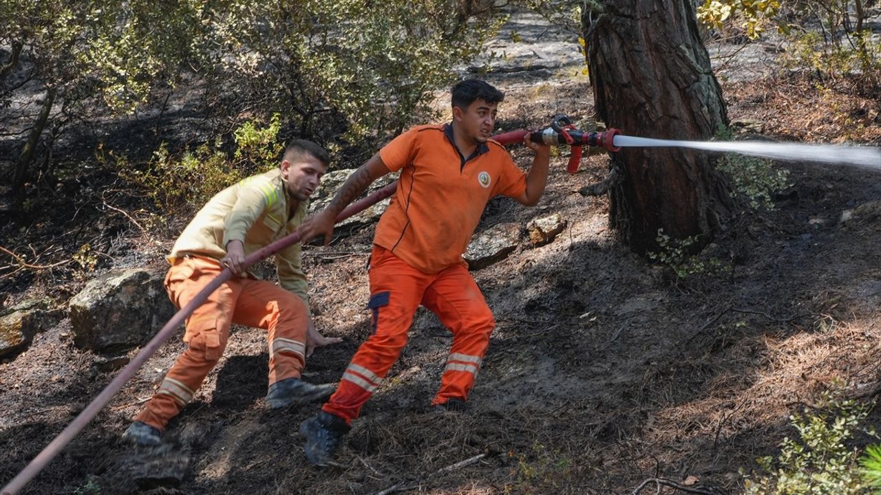 İzmir'deki Yangınlarla Mücadele İçin Orman İşçileri Seferber Oldu