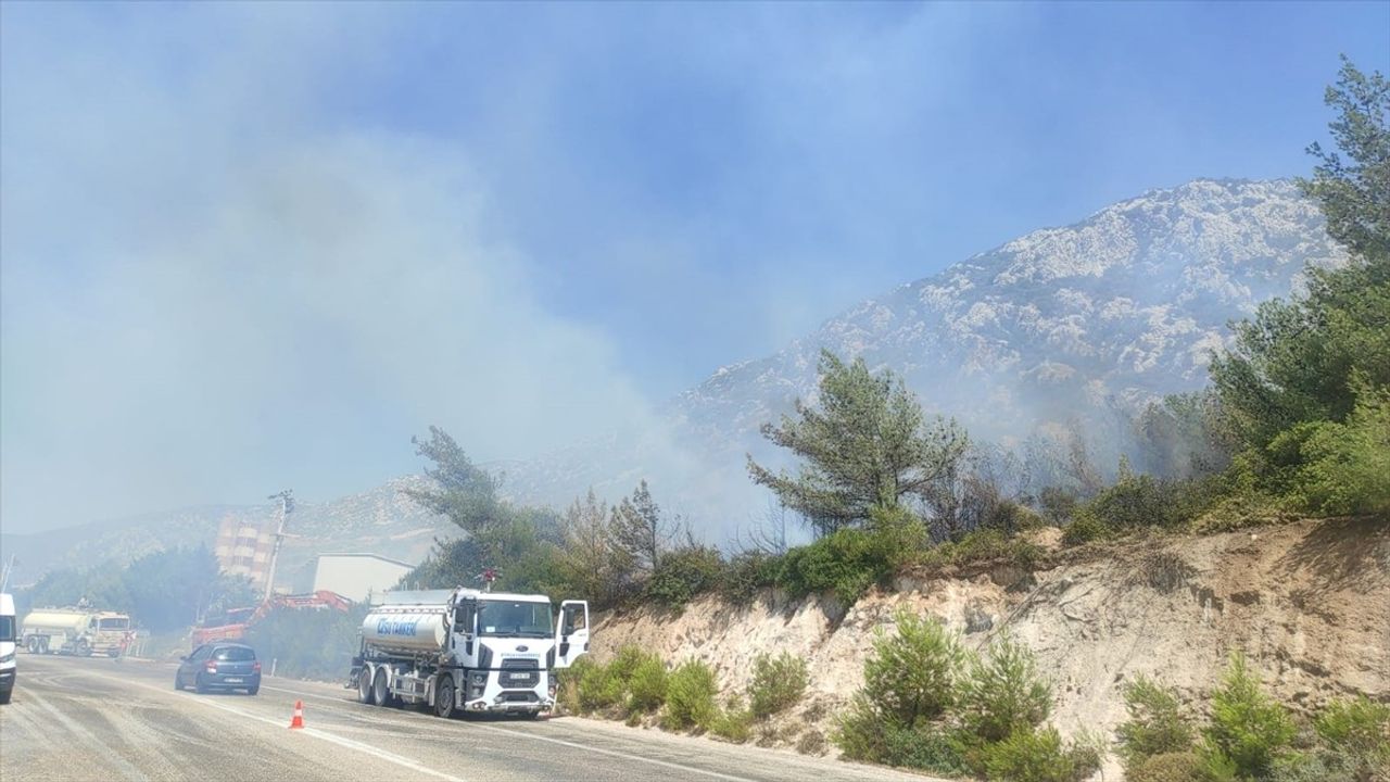 İzmir'in Karaburun İlçesinde Yangın Kontrol Altına Alındı