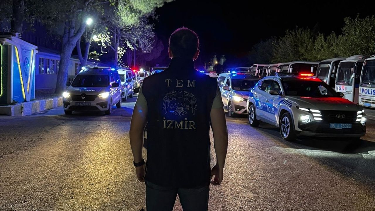 İzmir Merkezli FETÖ Operasyonunda 371 Şüpheli Hakkında Gözaltı Kararı