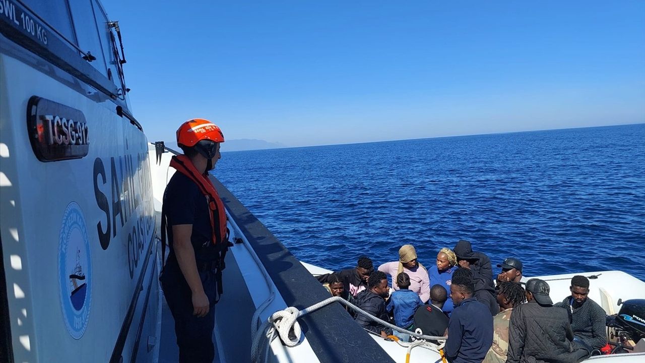 İzmir Selçuk Açıklarında 16 Düzensiz Göçmen Yakalandı