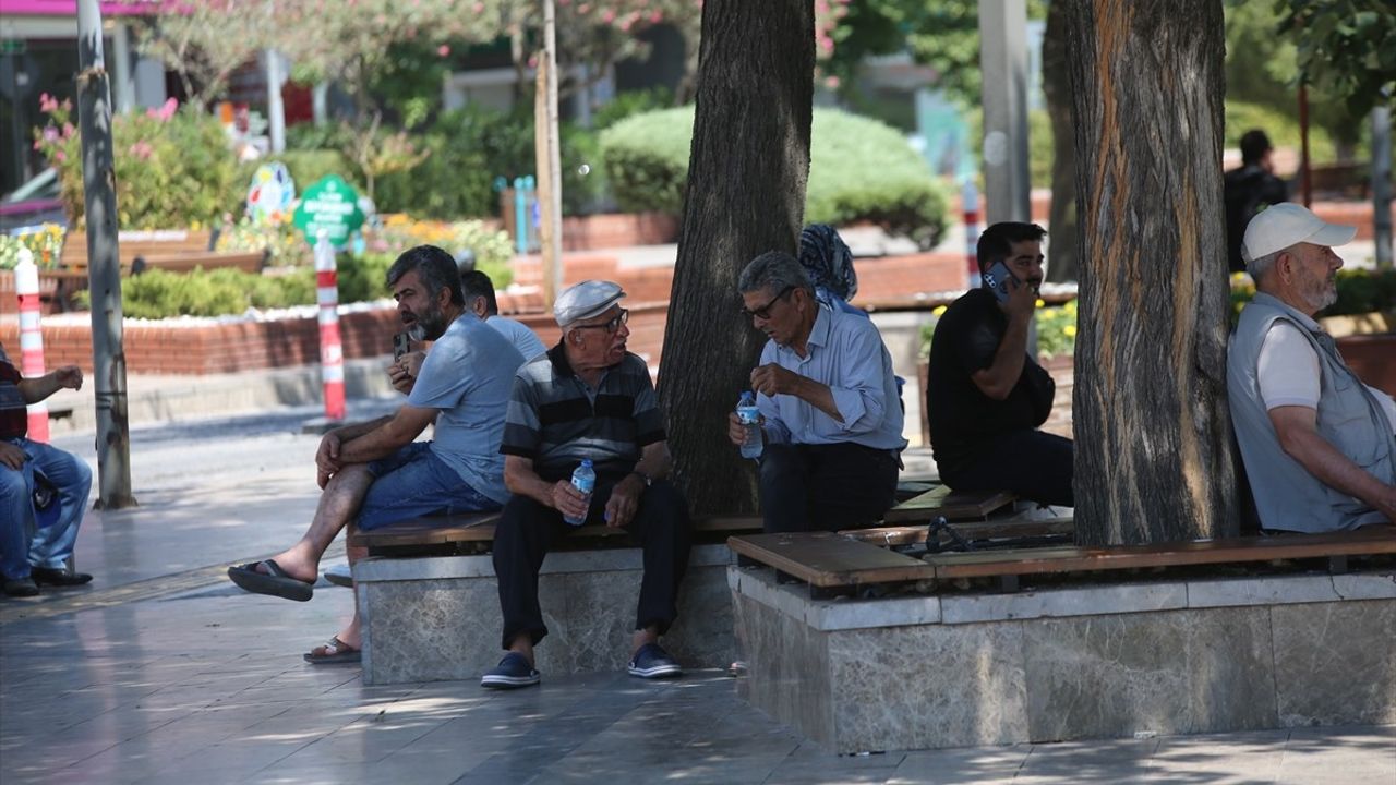 İzmir ve Aydın'da Sıcak Hava Etkisini Gösteriyor