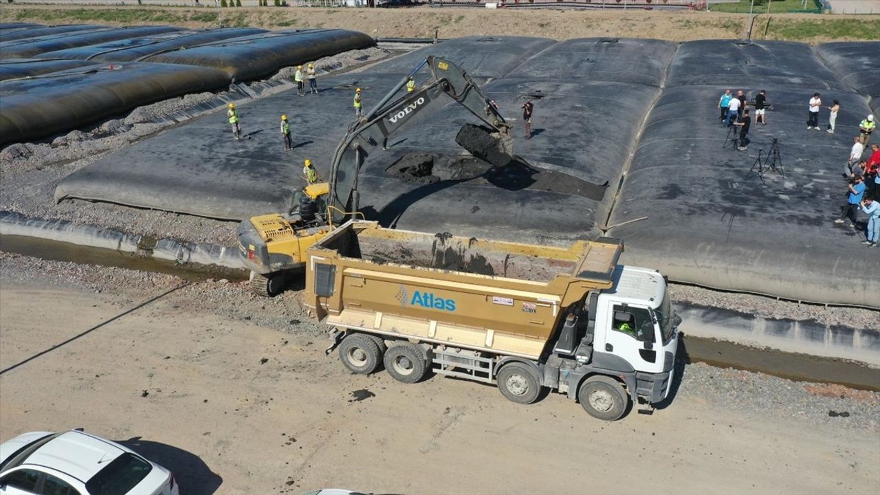 İzmit Körfezi'nde 170 Hektarlık Dip Çamuru Temizlendi