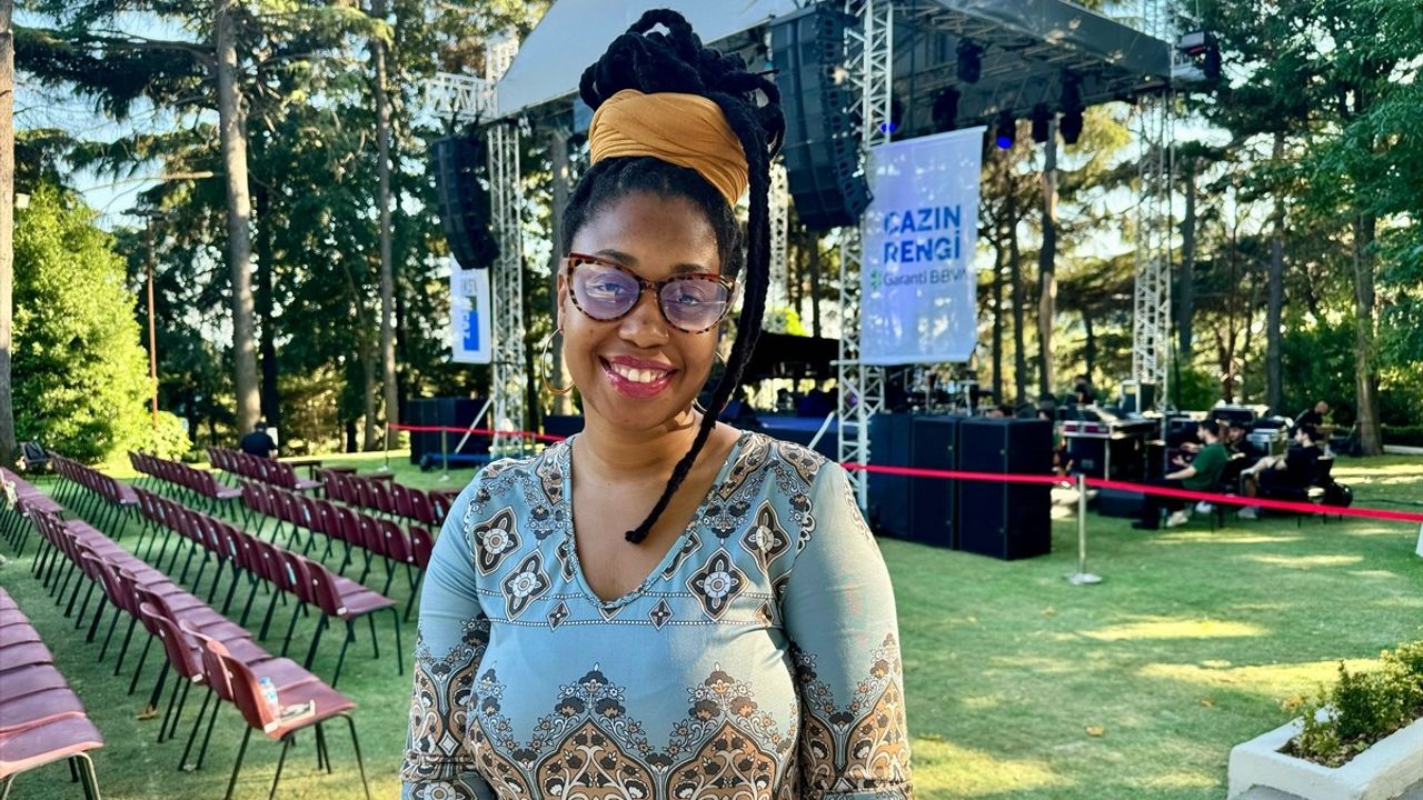 Jazzmeia Horn İstanbul Caz Festivali'nde Sahne Aldı