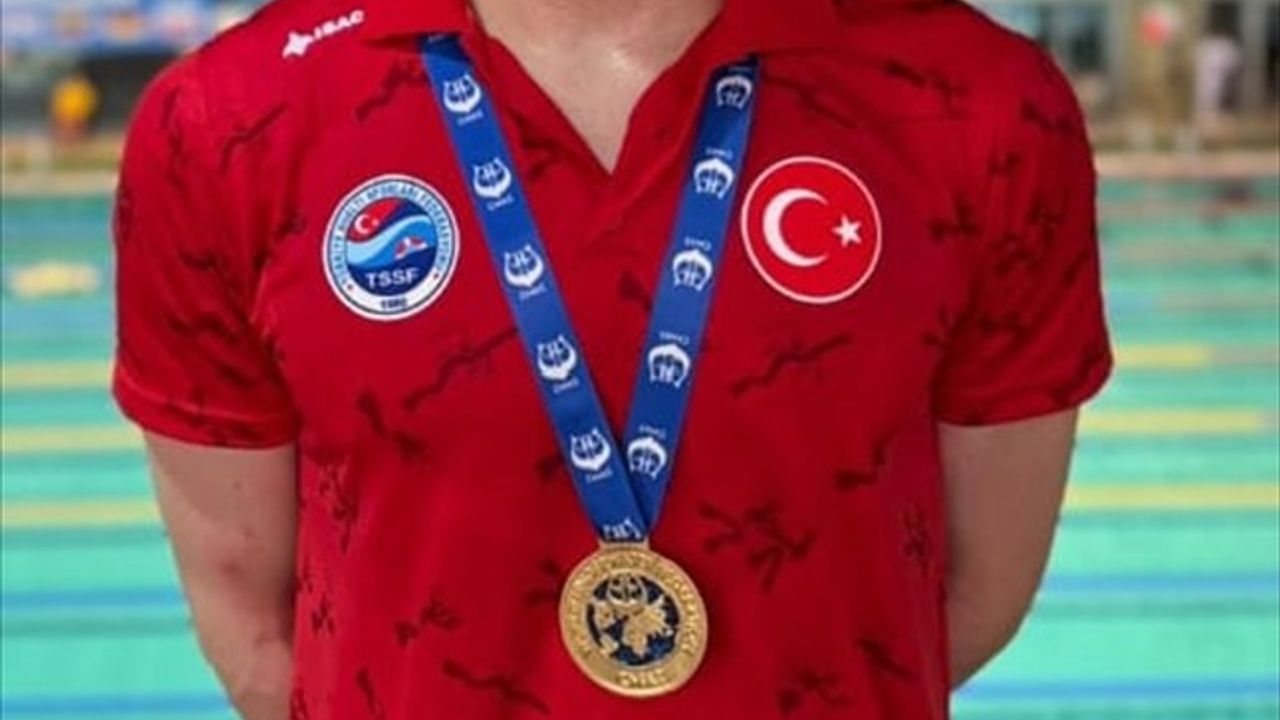 Kaan Efe Kaya, Paletli Yüzme Avrupa Şampiyonası'nda Altın Madalya Kazandı