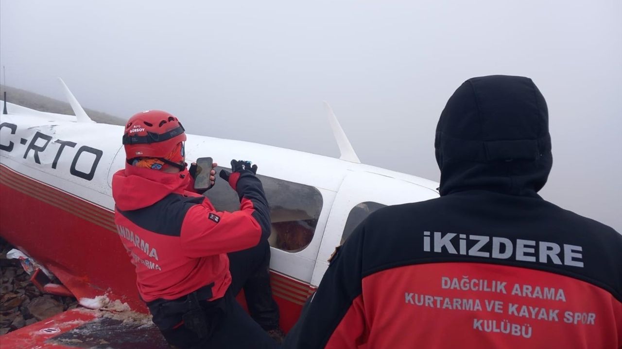 Kaçkar Dağları'nda Düşen Uçağın Enkazına Ulaşıldı: Hicran Kaya Yaralı