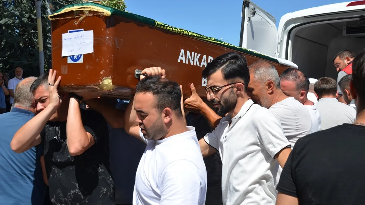 Kahramankazan'daki Trafik Kazasında Hayatını Kaybeden 3 Kişi Toprağa Verildi