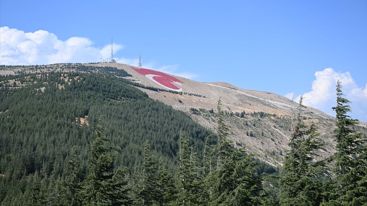 Kahramanmaraş'ın Zirvesinde Dev Türk Bayrağı ve İstiklal Madalyası Çalışmaları Başladı