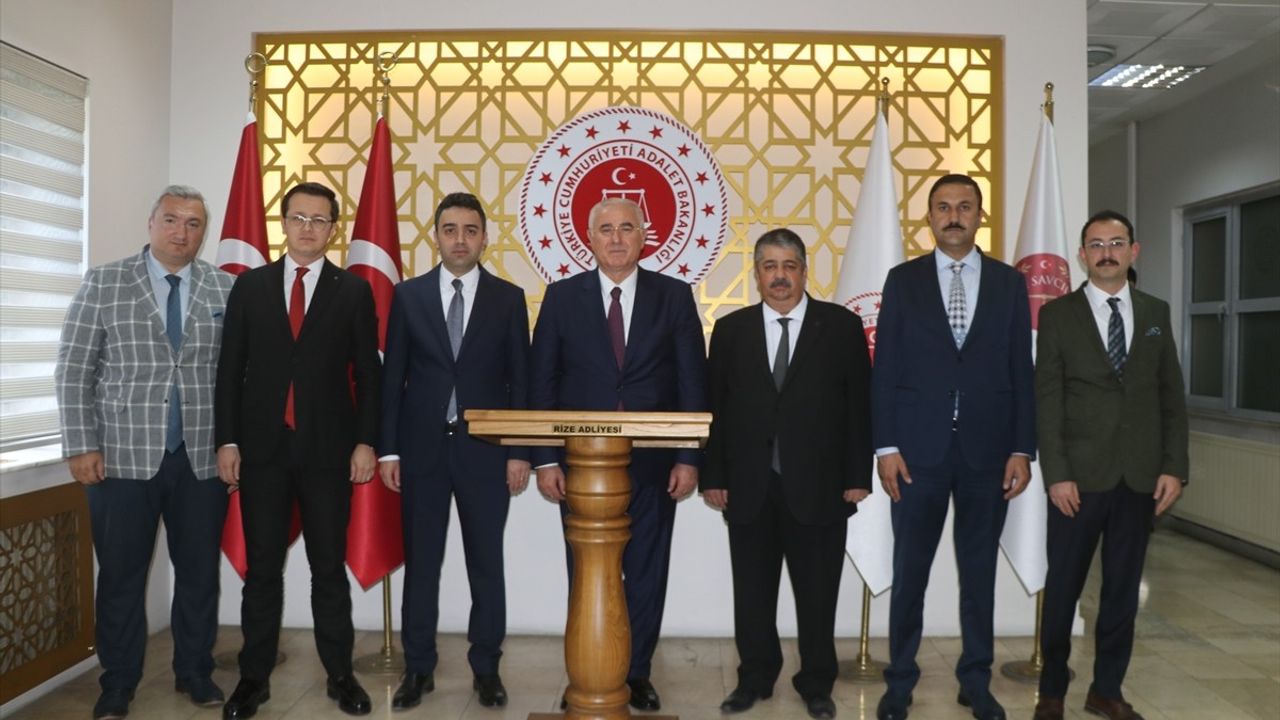 Kamu Başdenetçisi Akarca, Ombudsman Rizelilerle Buluştu