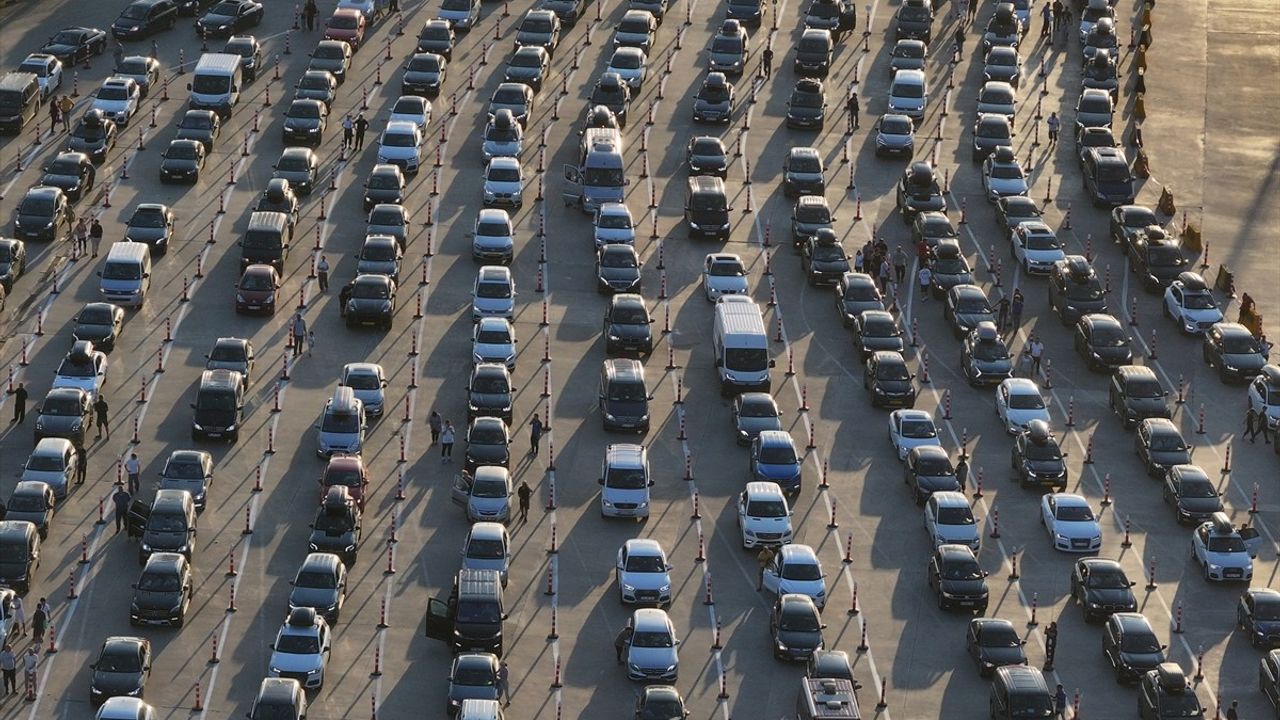 Kapıkule Sınır Kapısı'nda Tarihin En Hareketli Günü Yaşandı