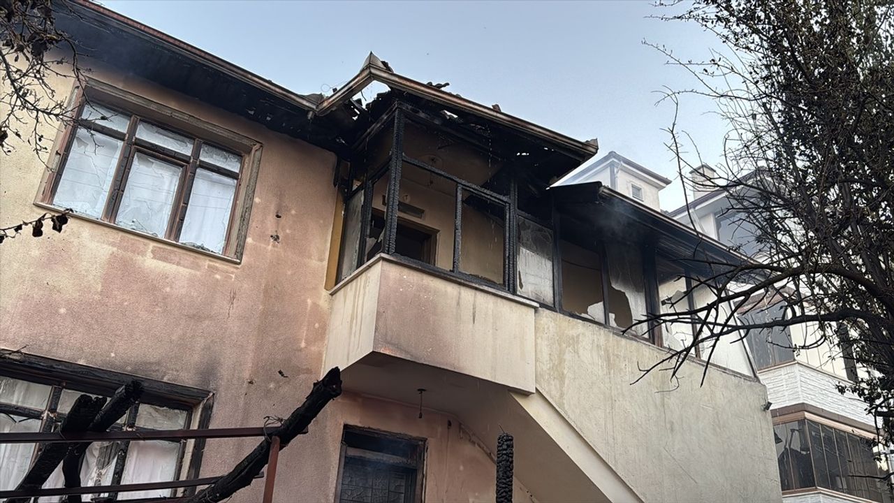 Karabük'te 3 Katlı Müstakil Evde Yangın Söndürüldü