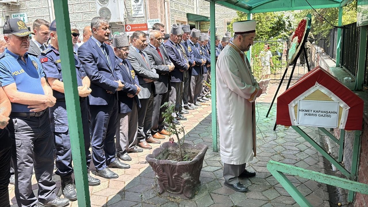 Karabük'te Kıbrıs Gazisi Hikmet Kapanşahin Son Yolculuğuna Uğurlandı
