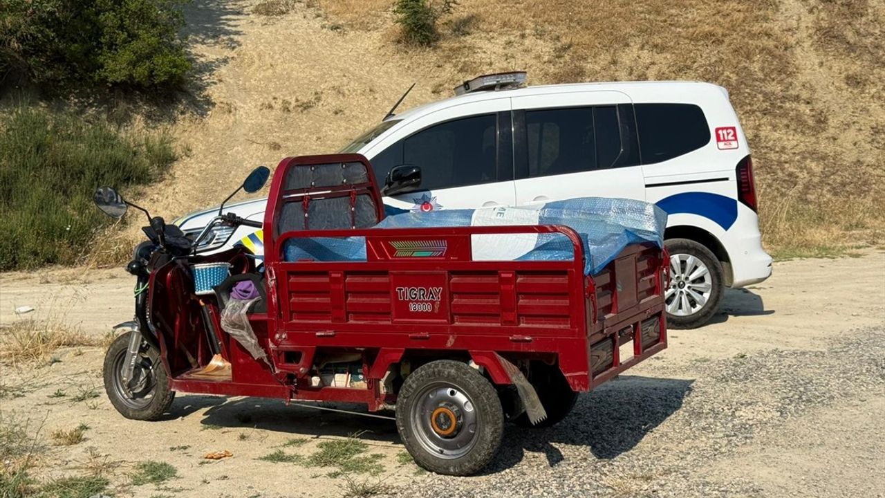 Karabük'te Motorlu Bisiklet Devrildi: 6 Kişi Yaralandı