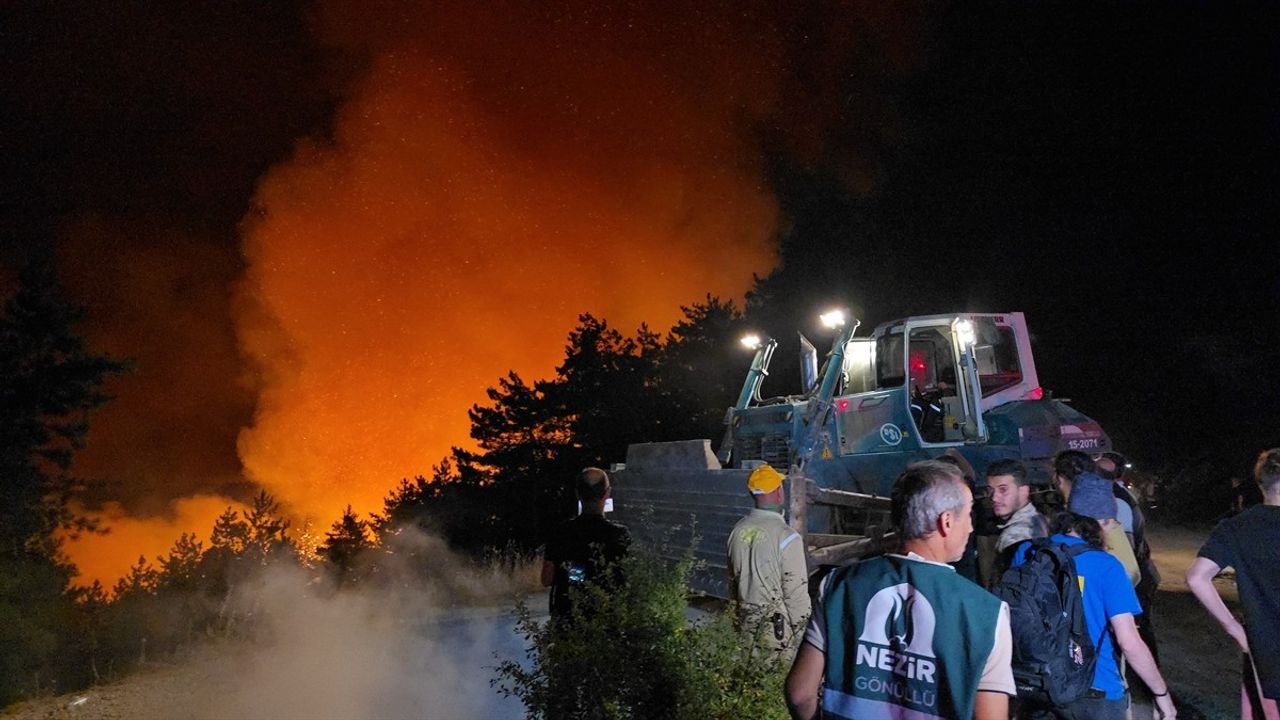 Karabük'te Orman Yangını: Mücadele Devam Ediyor
