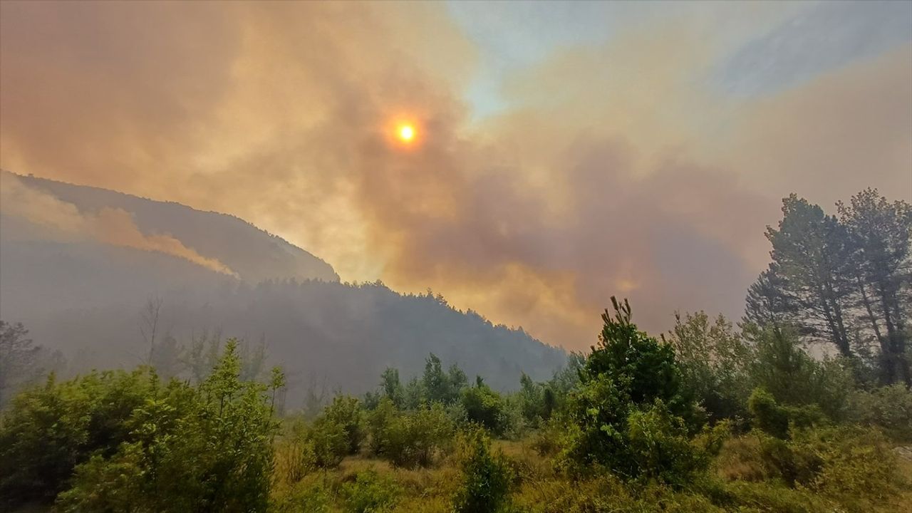 Karabük'te Orman Yangınları: 10 Köy Tedbir Amaçlı Boşaltıldı