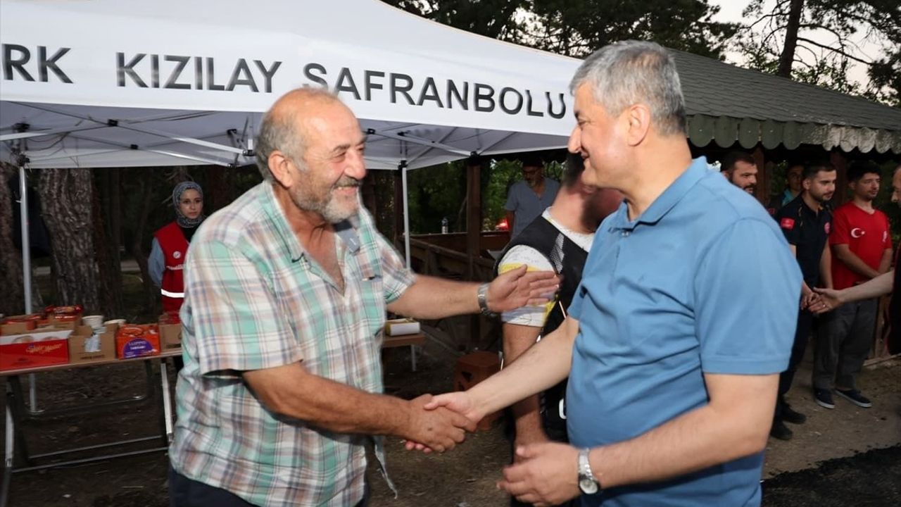 Karabük Valisi Yavuz, Orman Yangınında Zarar Gören Evleri Ziyaret Etti