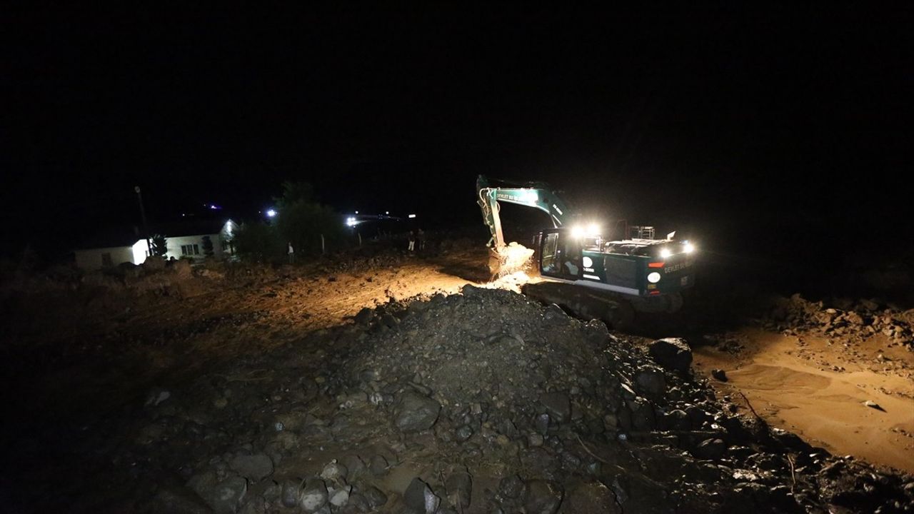 Kars'ta Şiddetli Sağanak Nedeniyle Köylerde Hasar Oluştu