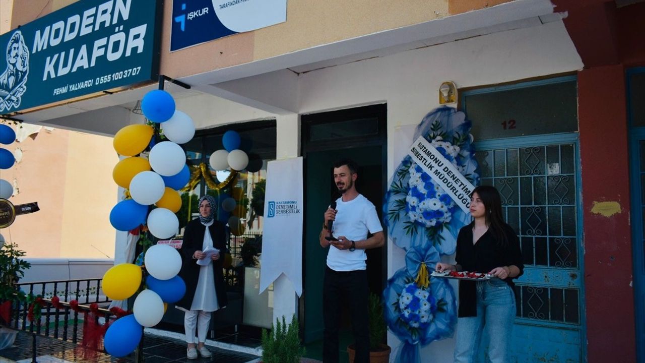 Kastamonu'da Eski Hükümlü Fehmi Yalvarcı Kendi Kuaför Dükkanını Açtı