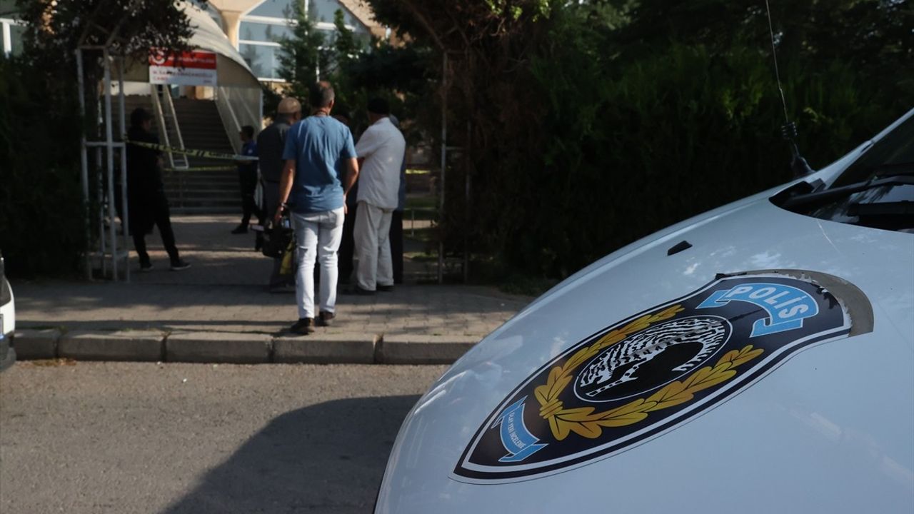 Kayseri'de Camide Bıçaklanan Kişi Hayatını Kaybetti