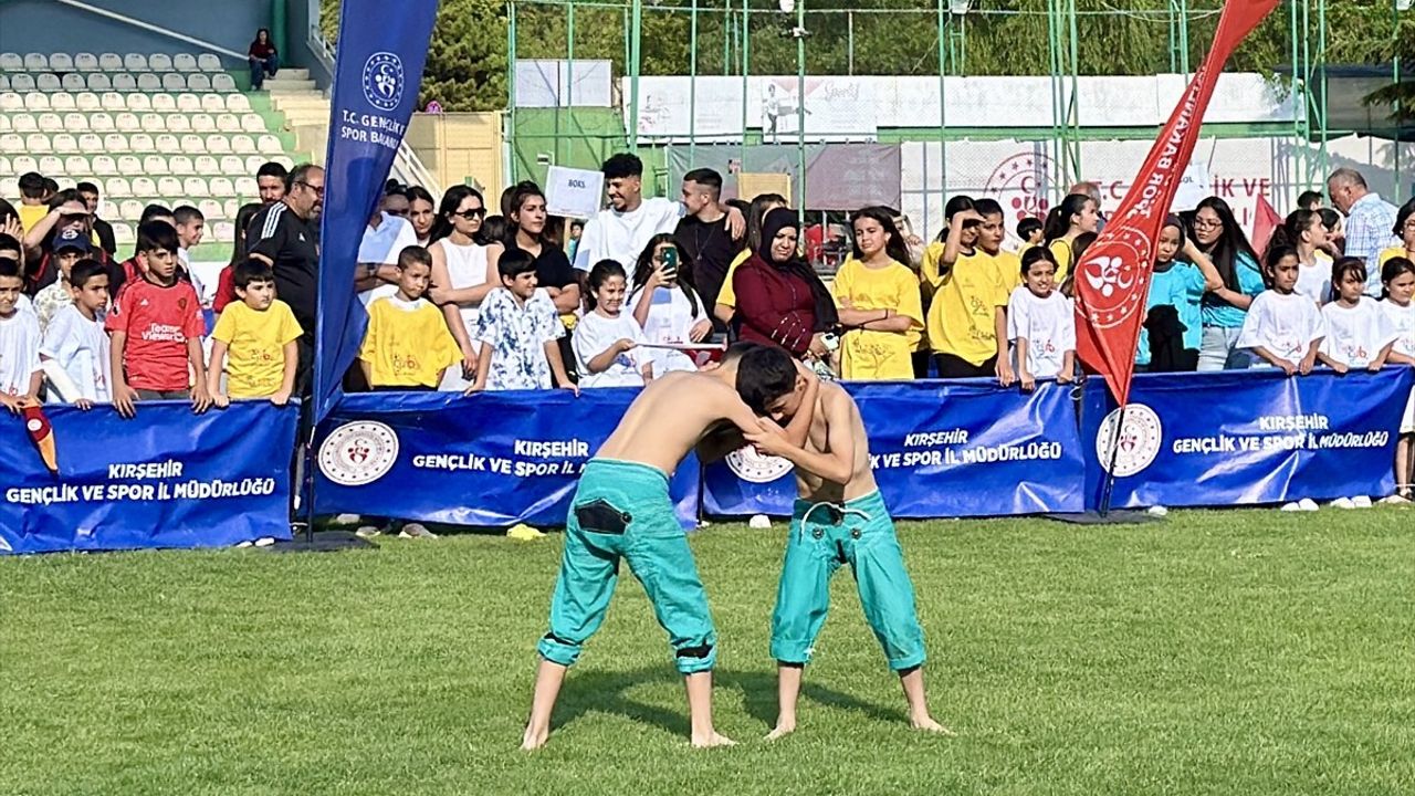 Kayseri ve Kırşehir'de GSB Spor Okulları Törenle Açıldı