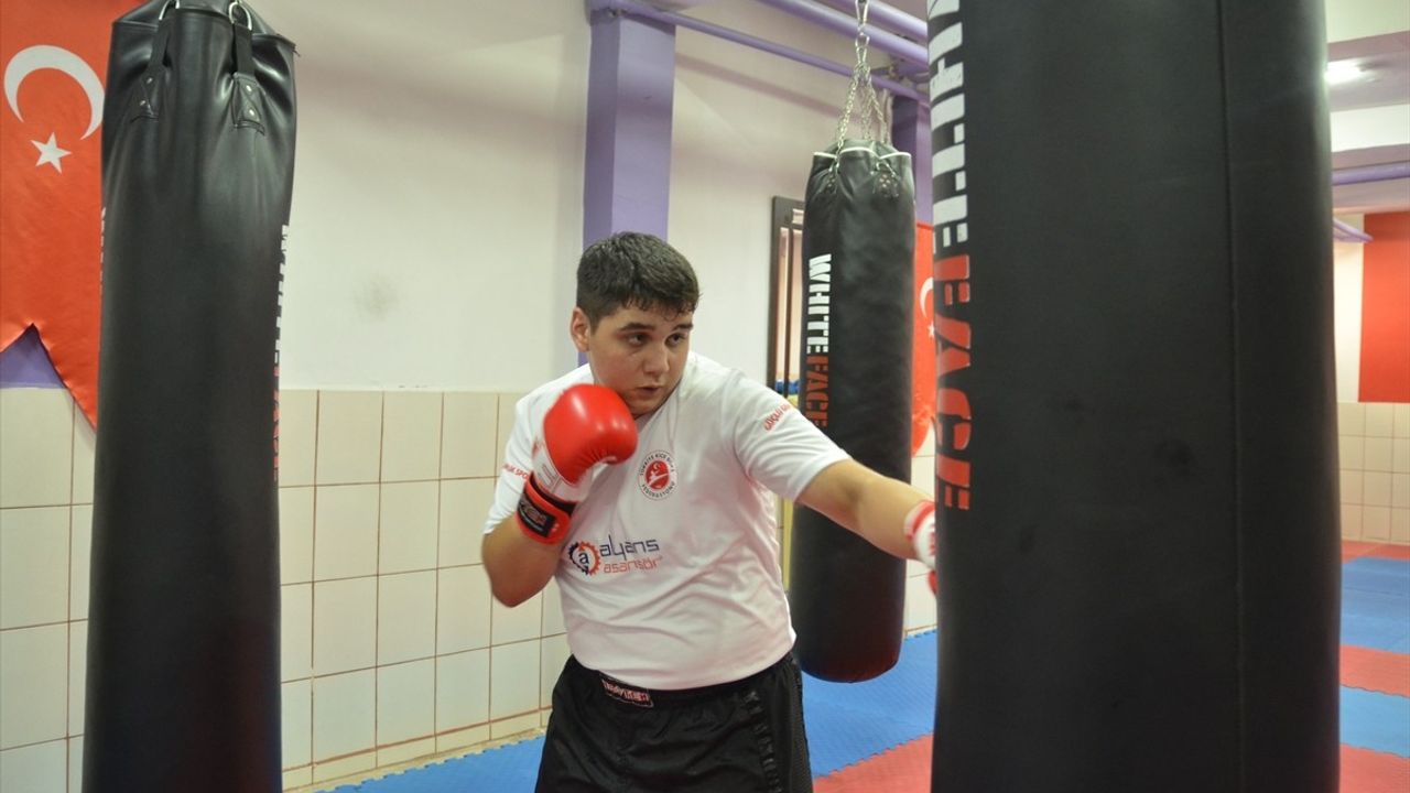 Kick Boksta Türkiye Şampiyonu Olan Salih Yiğithan Talay 30 Kilo Verdi