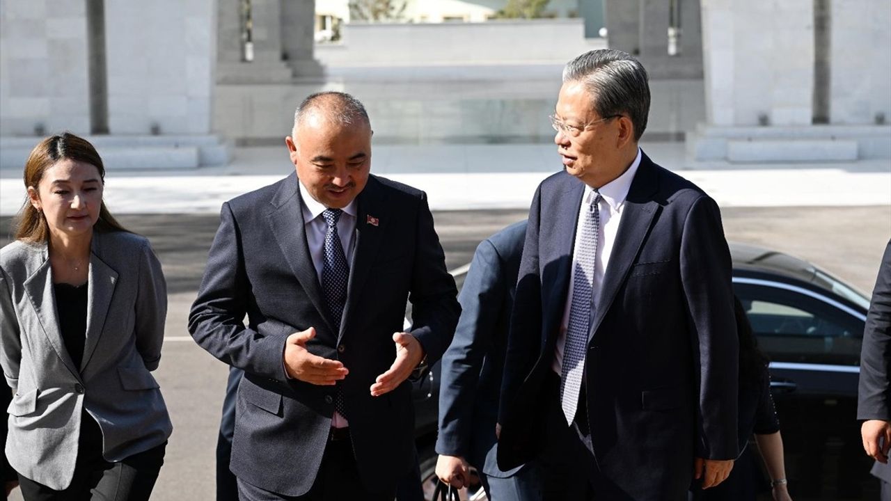 Kırgızistan ve Çin, 2030'a Kadar 45 Milyar Dolarlık Ticaret Hedefliyor