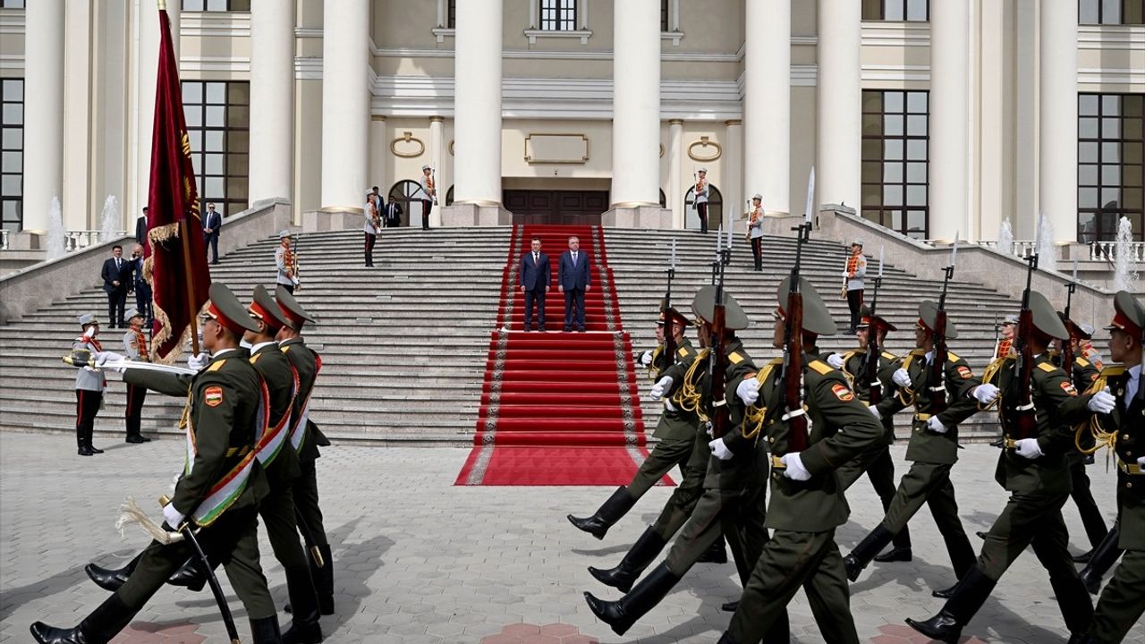 Kırgızistan ve Tacikistan Arasındaki İlişkiler Gelişiyor: Sınır Anlaşması Sonrası Stratejik Ziyaret