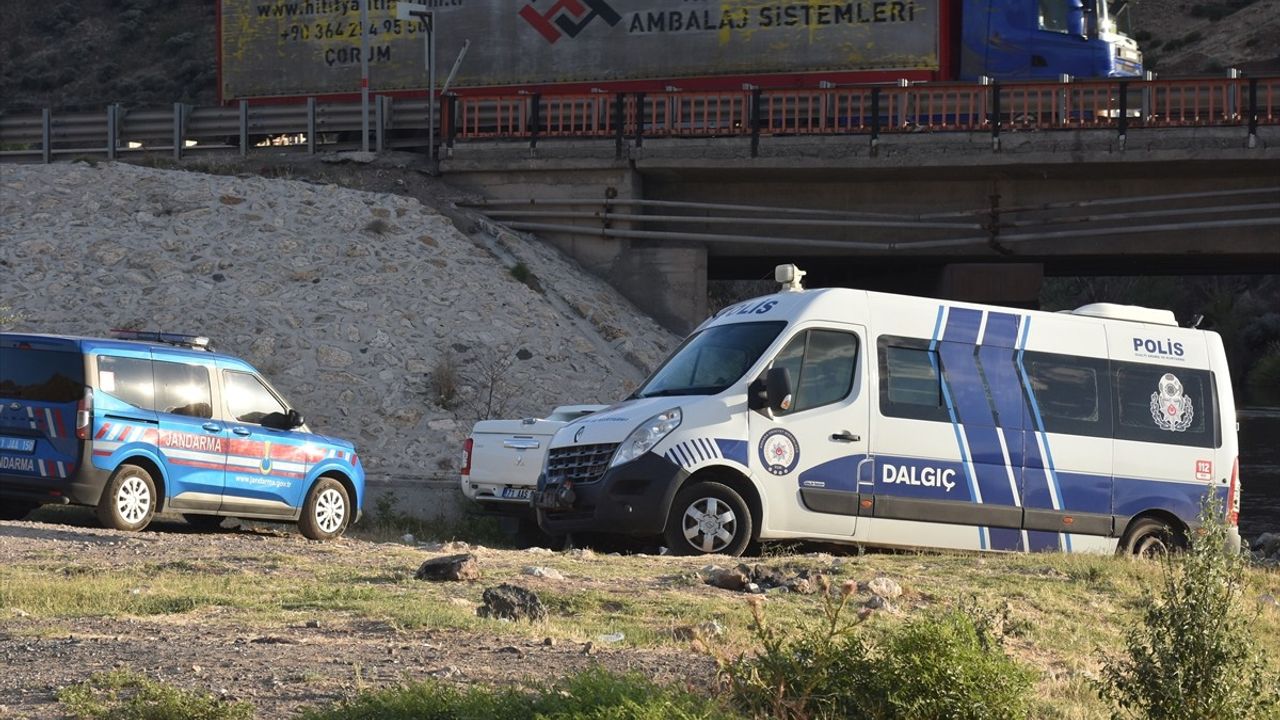 Kırıkkale'de İddialaşarak Köprüden Atlayan Genç Kayboldu