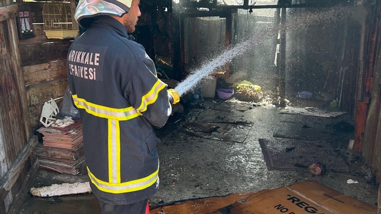 Kırıkkale'de Otluk Alanda Yangın: Bir Otomobil Büyük Hasar Gördü